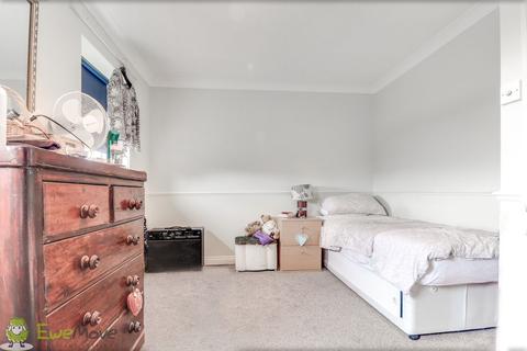 60 Alexander Gate, Stevenage, SG1 5RG