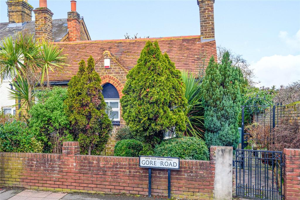 Gore Road, Burnham, Buckinghamshire, SL1 2 bed bungalow £390,000