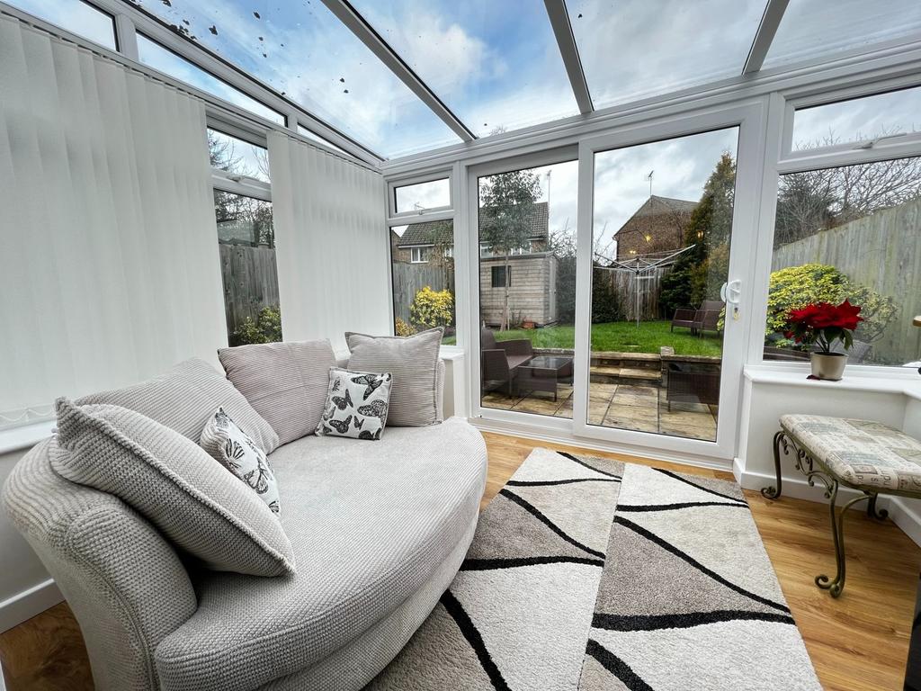 Partridge Way, Cirencester 3 bed link detached house £400,000