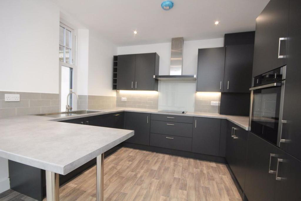 Tindal Street, Chelmsford 2 bed flat £1,150 pcm (£265 pw)