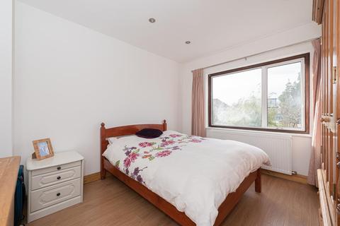134 Vale Road, Worcester Park, KT4 7ED
