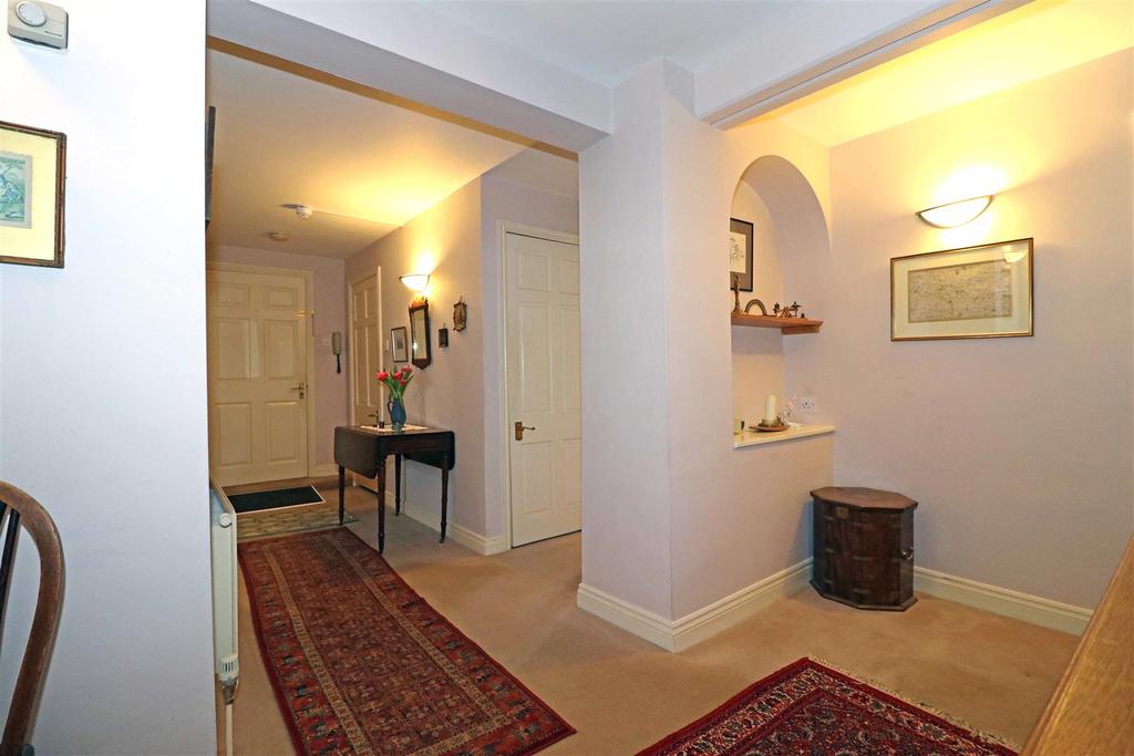 Eastgate House, Castle Lane, Warwick... 3 bed flat £395,000