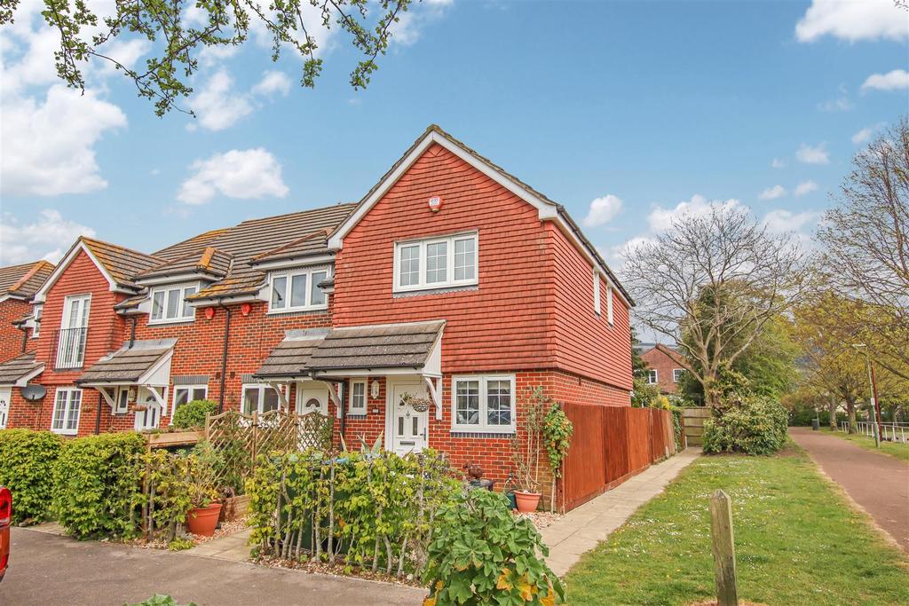 The Farthings, Fareham 2 bed end of terrace house £300,000