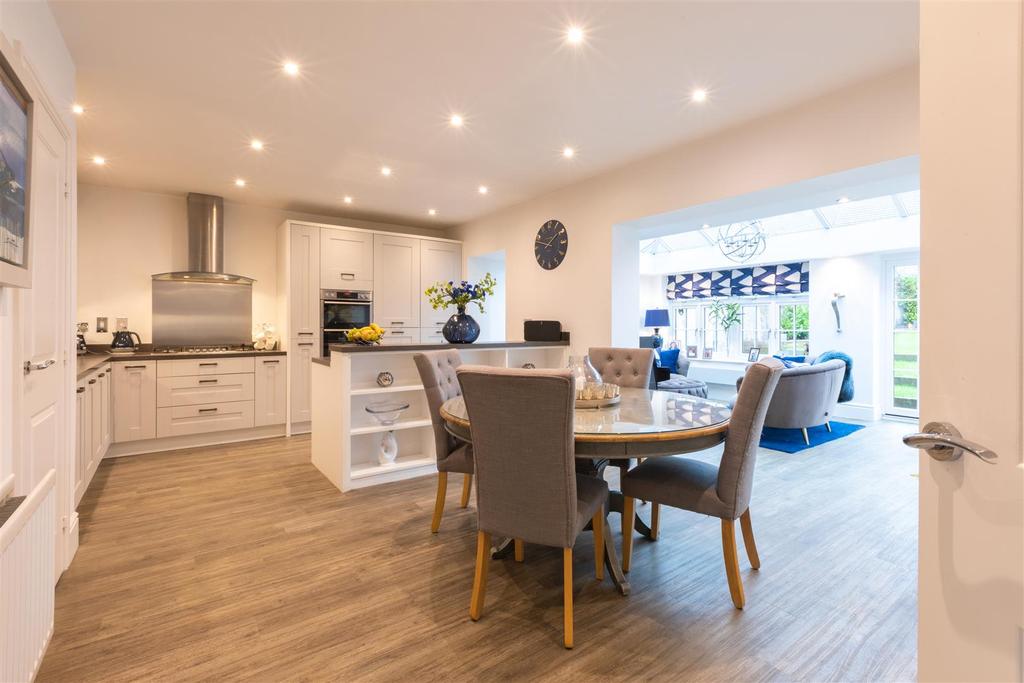 Springwood Drive, Whalley, Ribble Valley 4 bed detached house £615,000