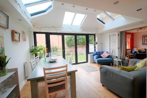 84 Cae Canol, Penarth, CF64 3RL