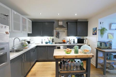 84 Cae Canol, Penarth, CF64 3RL