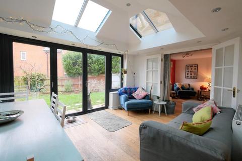 84 Cae Canol, Penarth, CF64 3RL