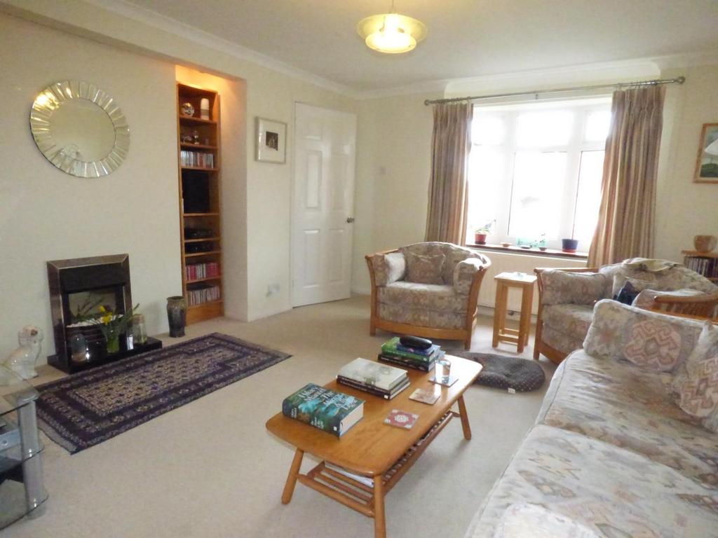 Drayton Avenue, StratfordUponAvon 3 bed semidetached house £299,950