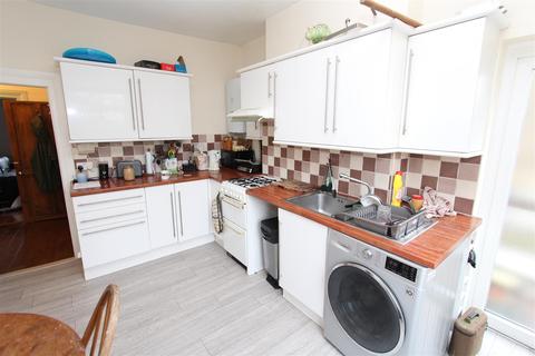 5a Warren Road, Chingford, London, E4 6QR