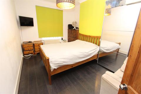 5a Warren Road, Chingford, London, E4 6QR