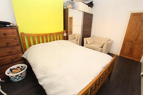 5a Warren Road, Chingford, London, E4 6QR