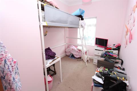 5a Warren Road, Chingford, London, E4 6QR