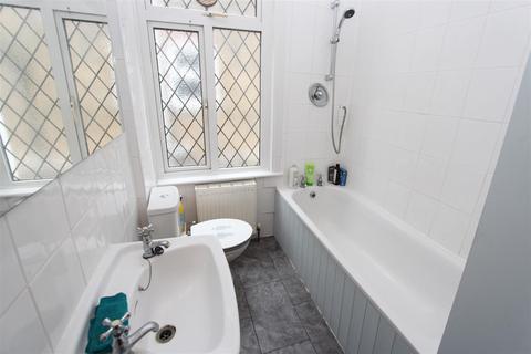 5a Warren Road, Chingford, London, E4 6QR
