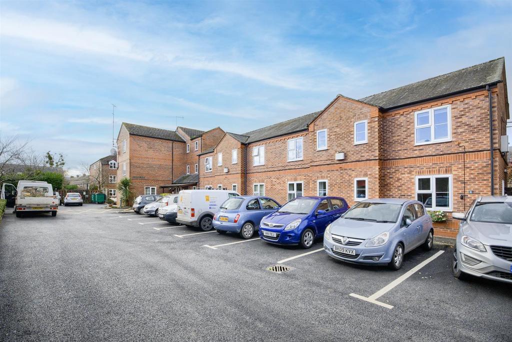 Ganderton Court, Pershore 2 bed retirement property £125,000