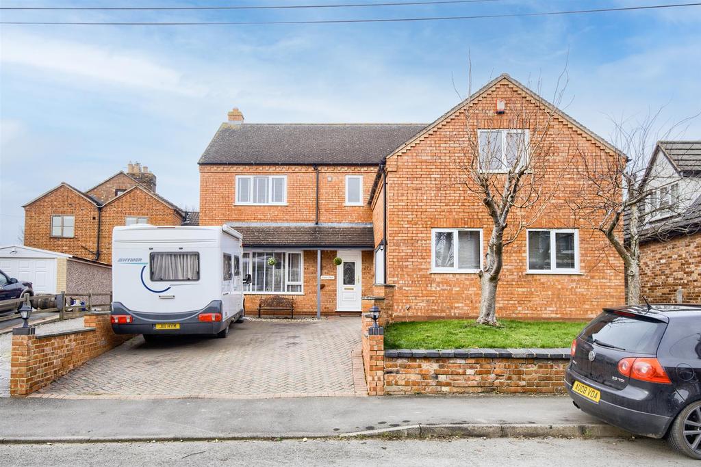 Station Road, Eckington, Pershore 5 bed detached house £525,000