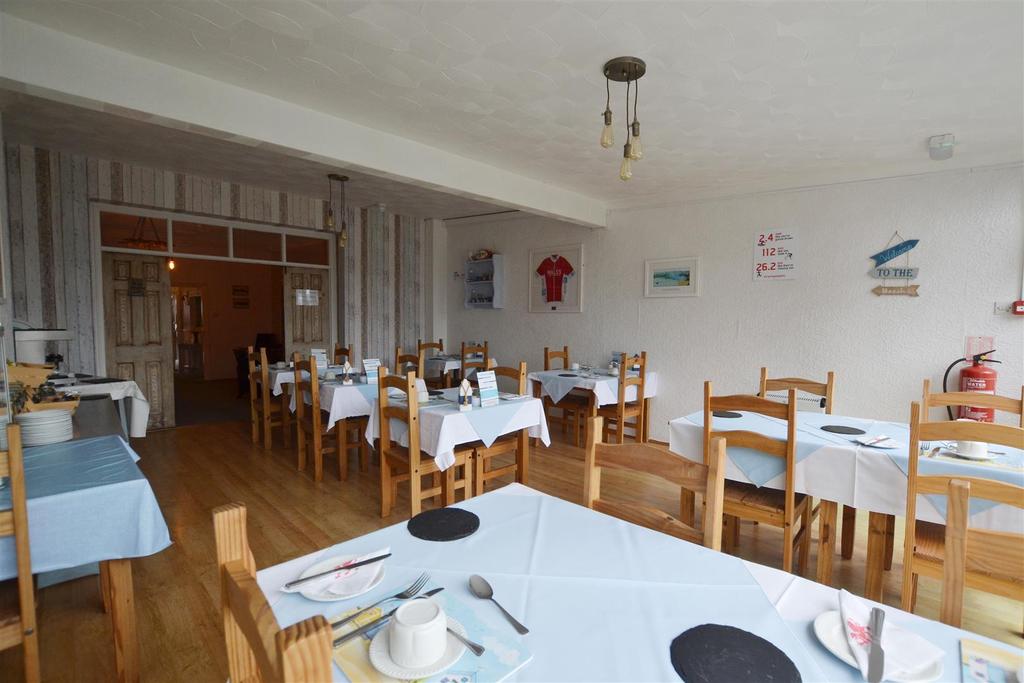 Dining room (2).jpg