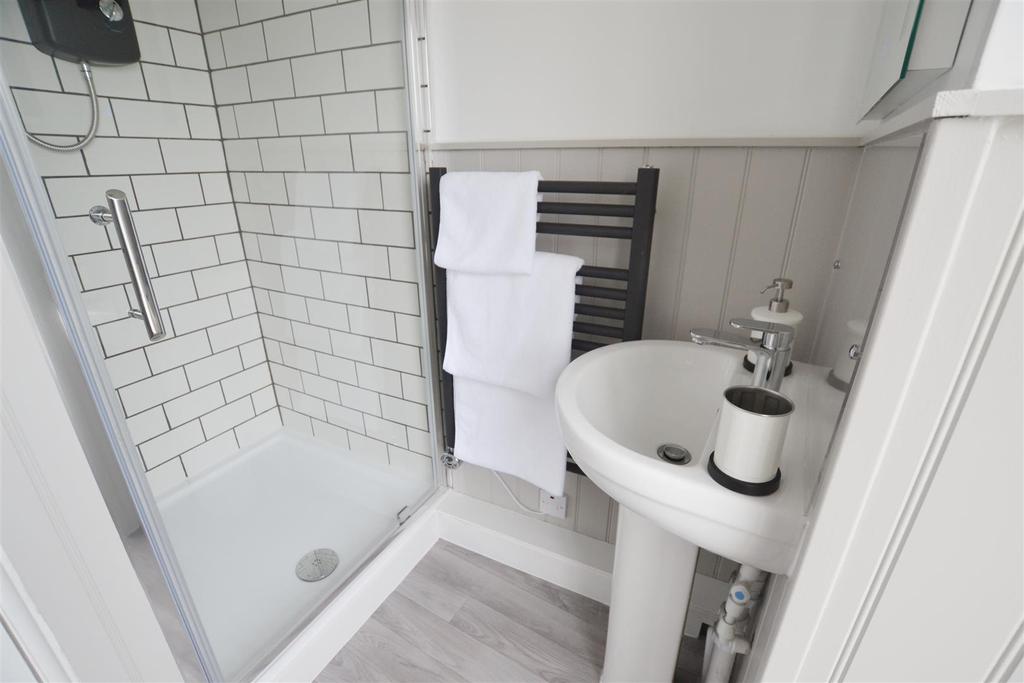 Bathroom 4.jpg