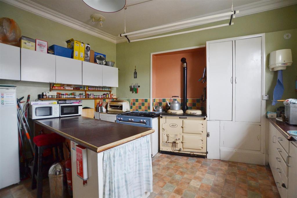 Kitchen (1).jpg