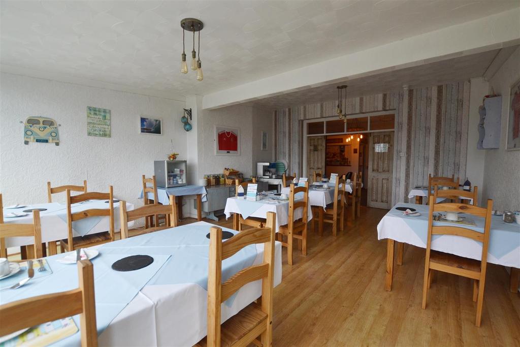 Dining room (1).jpg