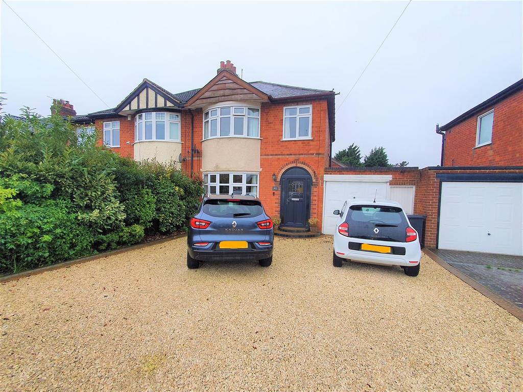 Loughborough Road, Rothley 3 bed semidetached house £350,000