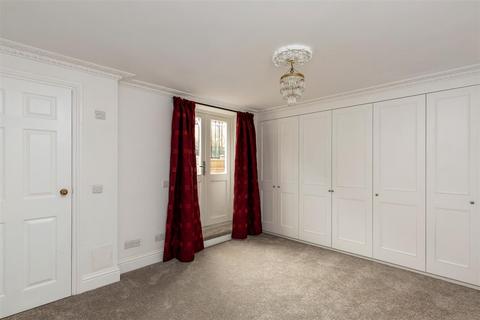 3 bedroom flat to rent, Mortlake High Street, SW14