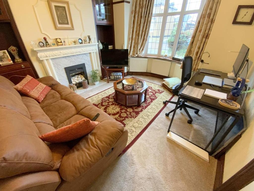 Rookery Avenue, Grimsby 3 bed semidetached house £195,000