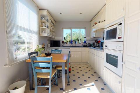 44 Blackacre Road, Theydon Bois, Epping, CM16 7LU