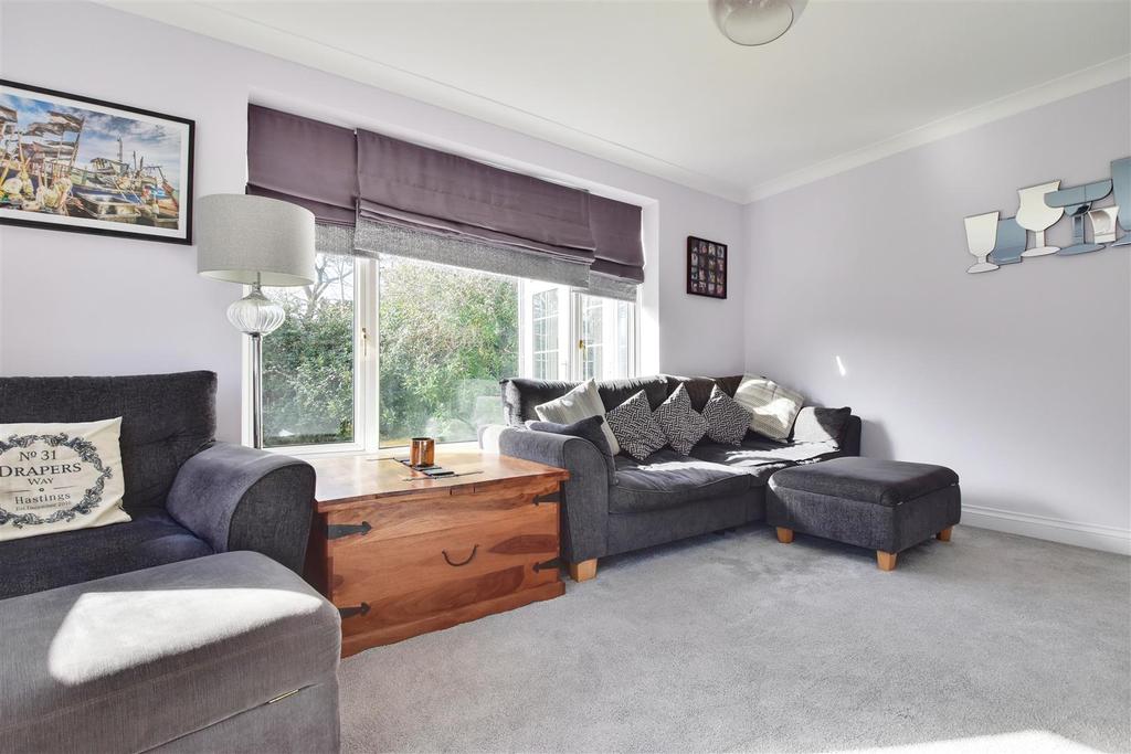 Ironlatch Avenue, St. LeonardsOnSea 3 bed detached house £435,000