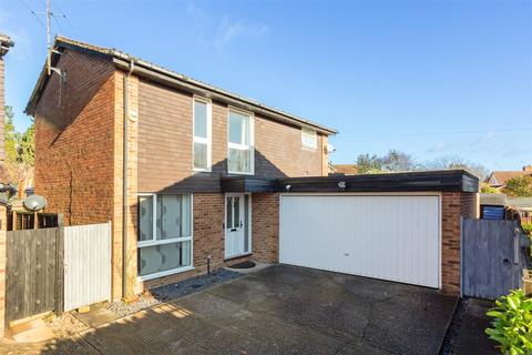 17 Cavendish Meads, Sunninghill, Ascot, SL5 9TB