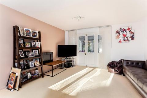17 Cavendish Meads, Sunninghill, Ascot, SL5 9TB