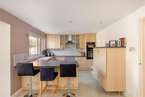 17 Cavendish Meads, Sunninghill, Ascot, SL5 9TB