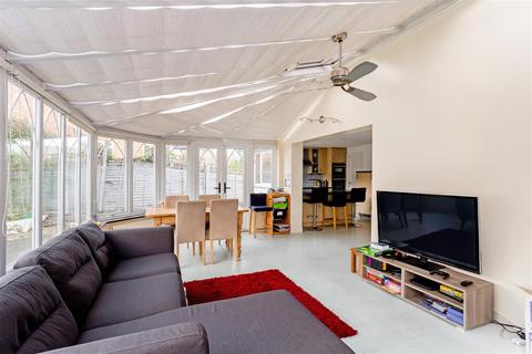 17 Cavendish Meads, Sunninghill, Ascot, SL5 9TB