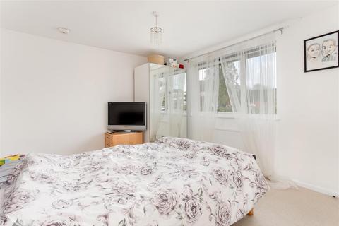 17 Cavendish Meads, Sunninghill, Ascot, SL5 9TB