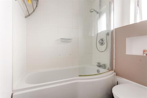17 Cavendish Meads, Sunninghill, Ascot, SL5 9TB