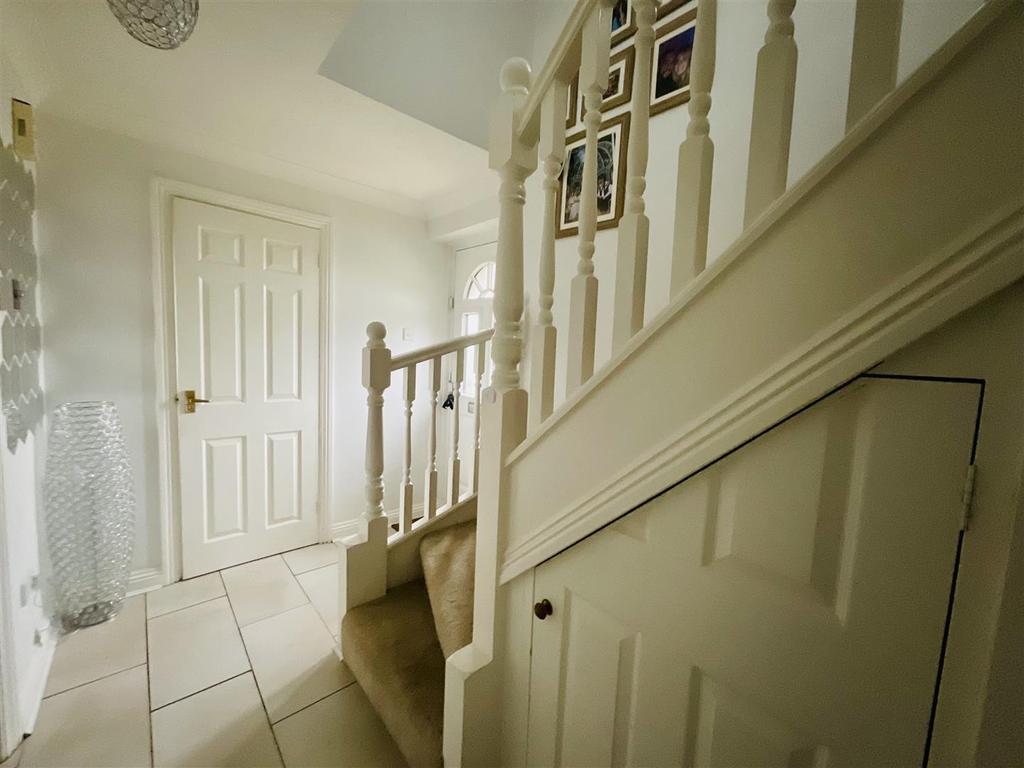 Maes Ty Gwyn, Llangennech, Llanelli 4 bed detached house £290,000