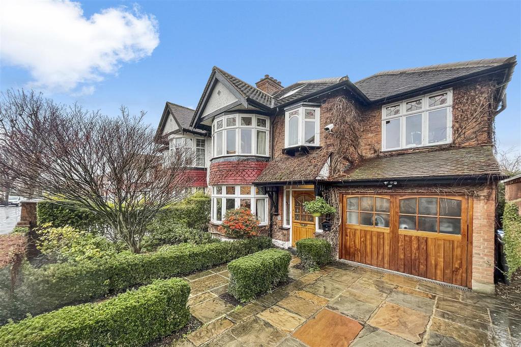 Rosslyn Crescent, Wembley 4 bed semidetached house £790,000