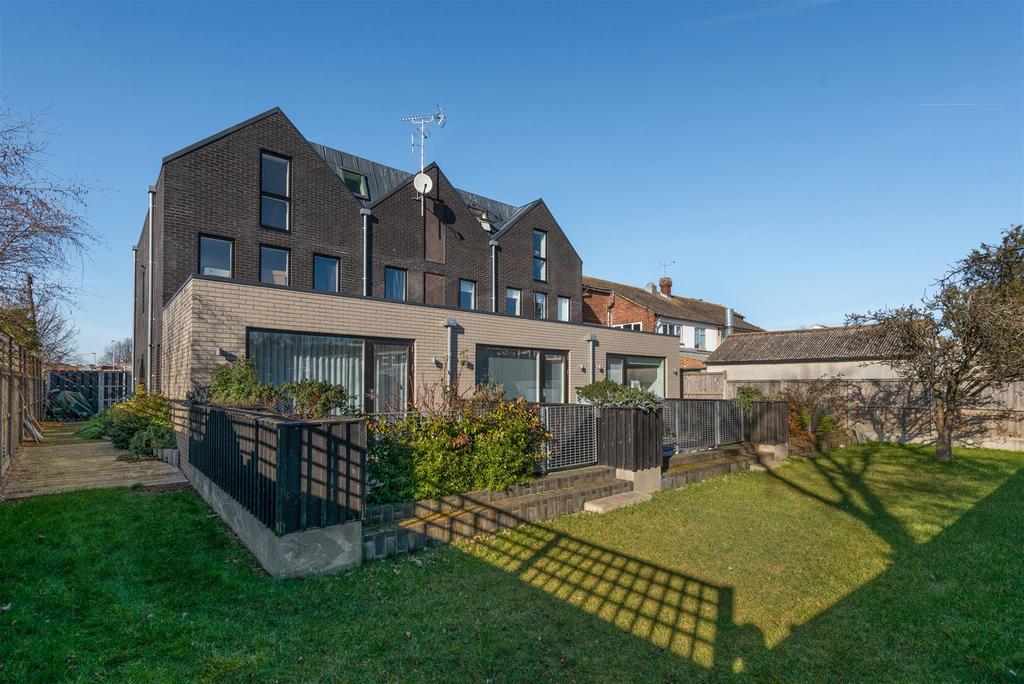 Old Bridge Road, Whitstable 2 bed apartment £279,950