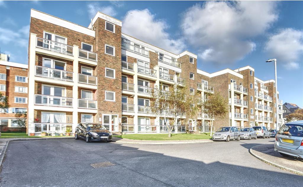 Harewood Close, BexhillOnSea 2 bed flat £205,000