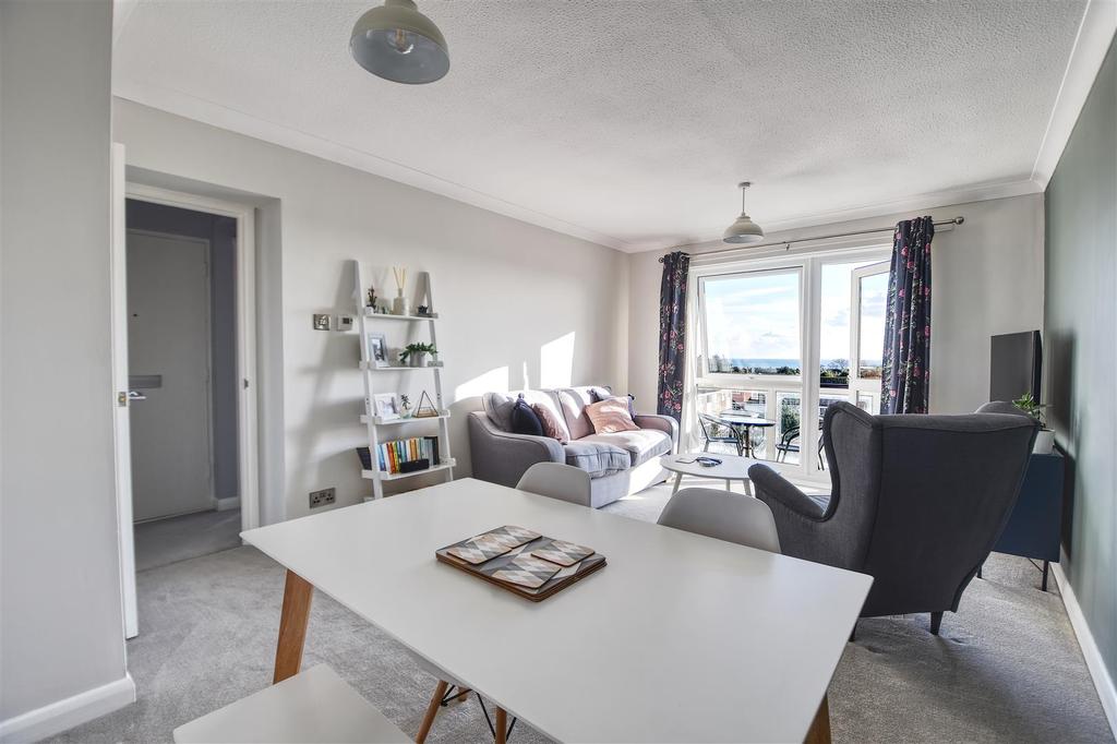 Harewood Close, BexhillOnSea 2 bed flat £205,000