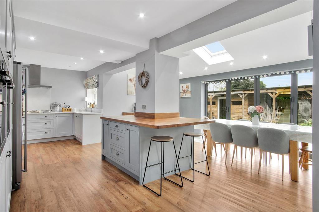 Open plan living area/kitchen