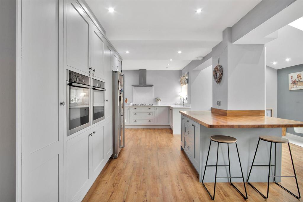 Open plan living area/kitchen