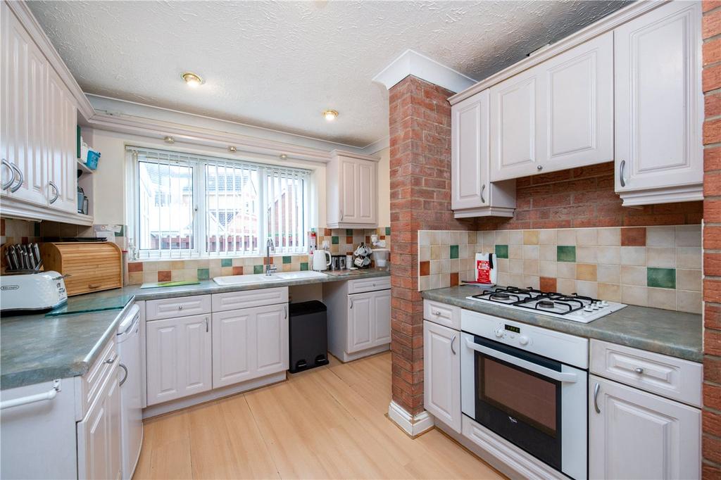 Lomax Drive, Sleaford, NG34 4 bed detached house £270,000