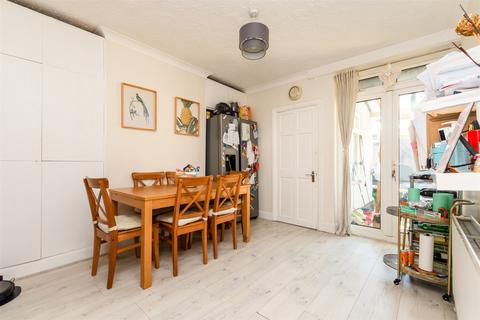 10 Burnham Crescent, Dartford, DA1 5BA