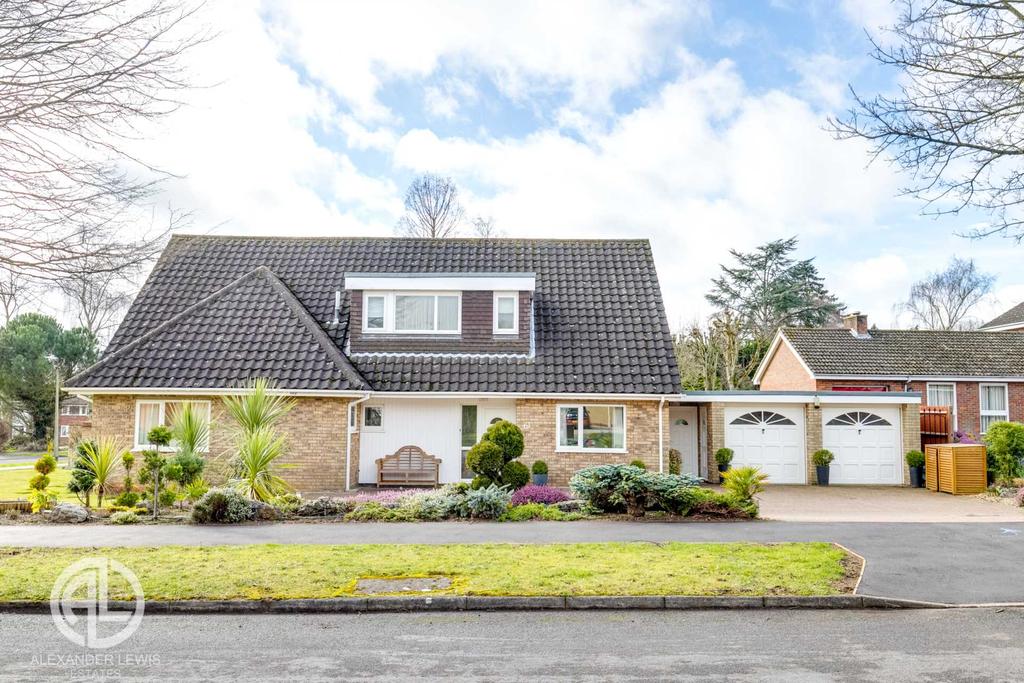 Pasture Road, Letchworth Garden City, SG6 3LS 5 bed detached house £