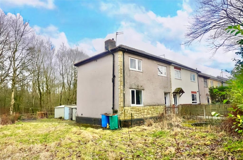 East Crescent, Accrington, BB5 3 bed end of terrace house £110,000