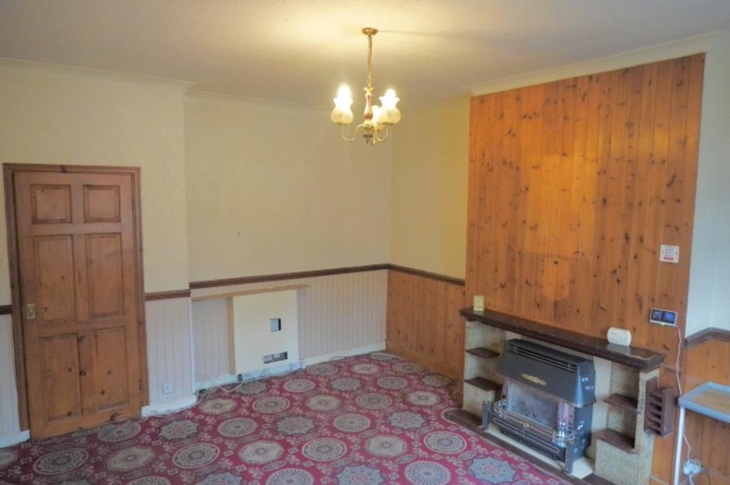 East Crescent, Accrington, BB5 3 bed end of terrace house £110,000