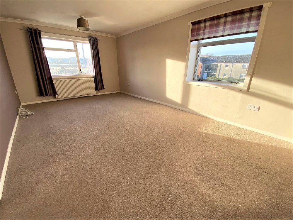 160 Primrose Avenue, Rosyth, Dunfermline 2 bed flat £80,000