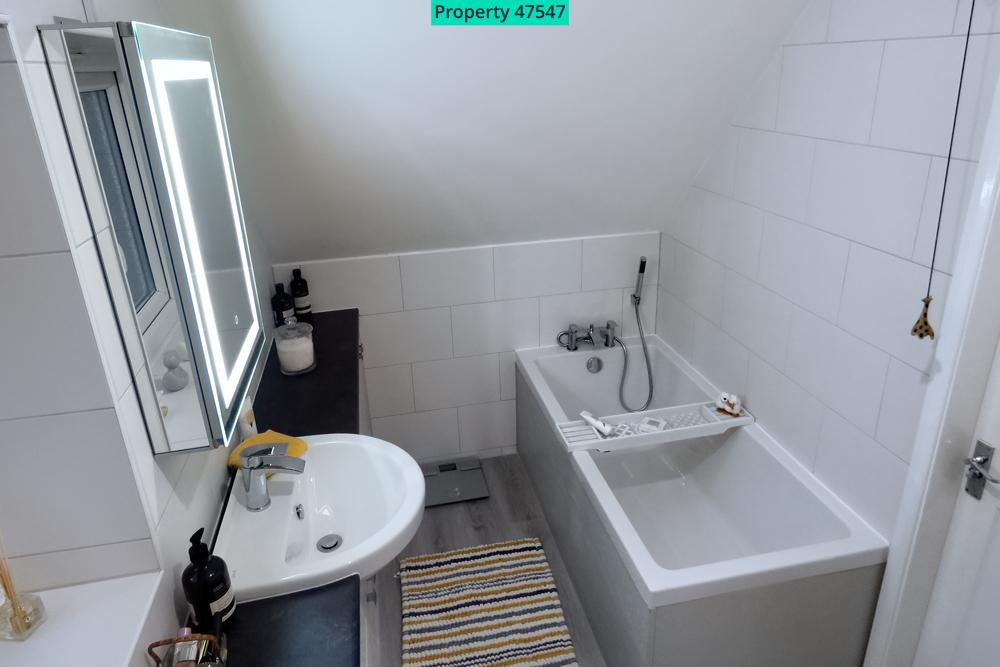 Master Bedroom Ensuite Bathroom