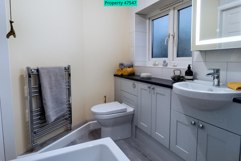 Master Bedroom Ensuite Bathroom