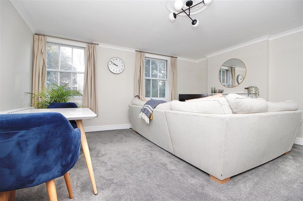 Lounge / Dining Room